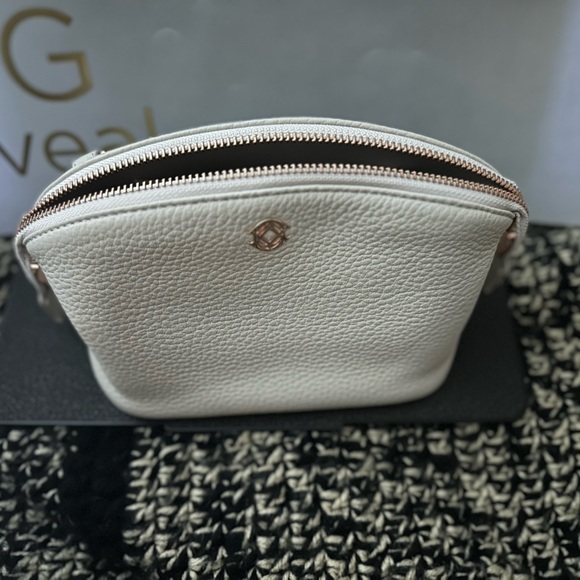 Cosmetic Pouch - Picture 4 of 5